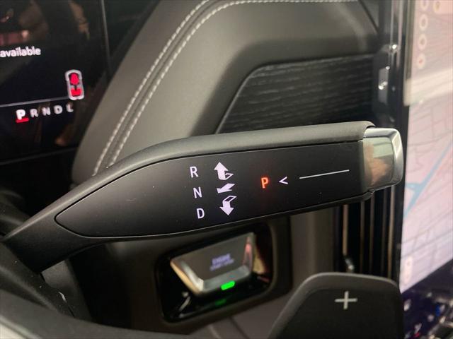 Photo of 2025 Summit White GMC Yukon XL