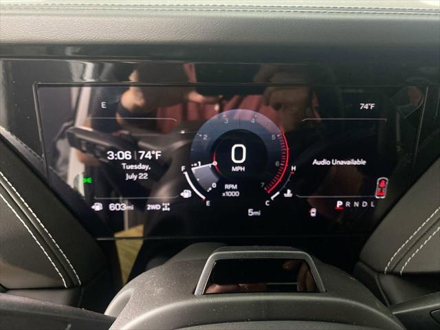 Photo of 2025 Summit White GMC Yukon XL