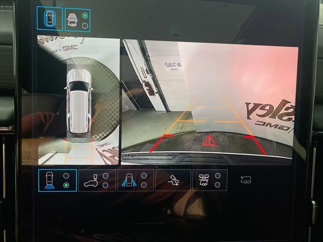 Photo of 2025 Summit White GMC Yukon XL