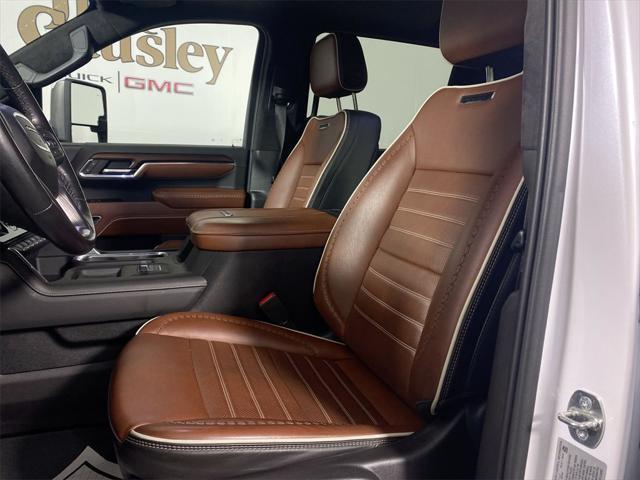 Photo of 2024 White Frost Tricoat GMC Sierra 3500