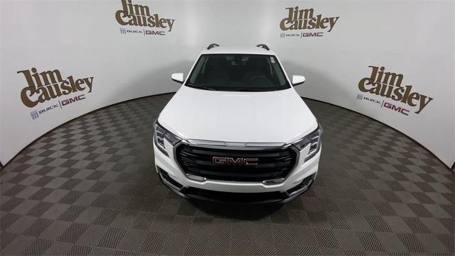 Photo of 2023 Summit White GMC Terrain