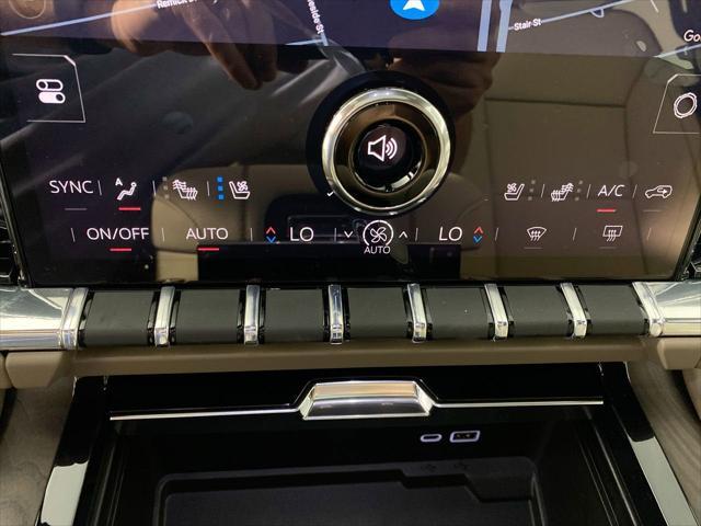 Photo of 2025 White Frost Tricoat GMC Yukon XL