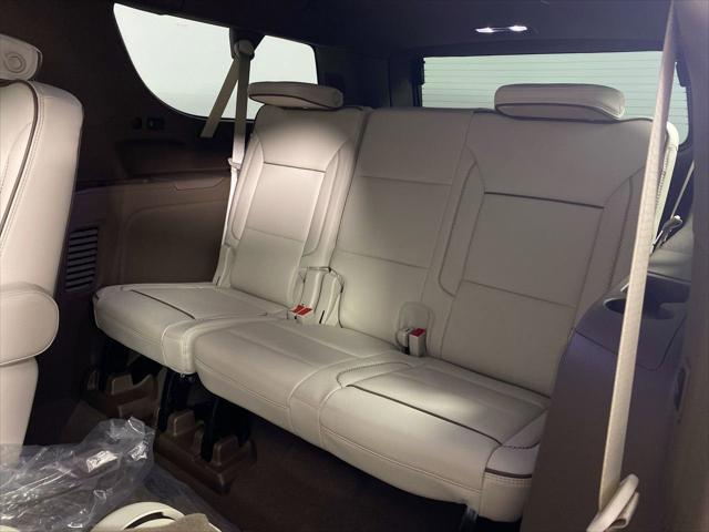 Photo of 2025 White Frost Tricoat GMC Yukon XL