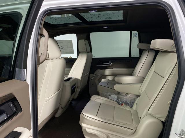 Photo of 2025 White Frost Tricoat GMC Yukon XL