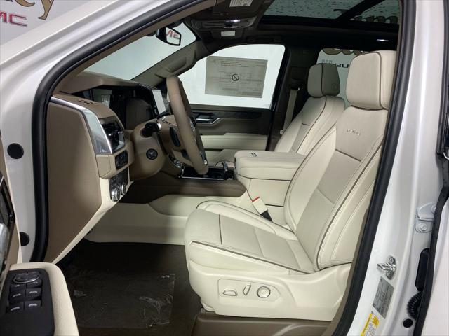 Photo of 2025 White Frost Tricoat GMC Yukon XL