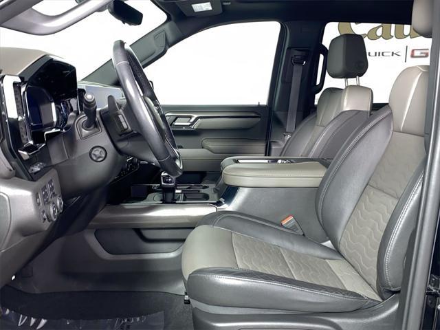 Photo of 2022 Black Chevrolet Silverado 1500