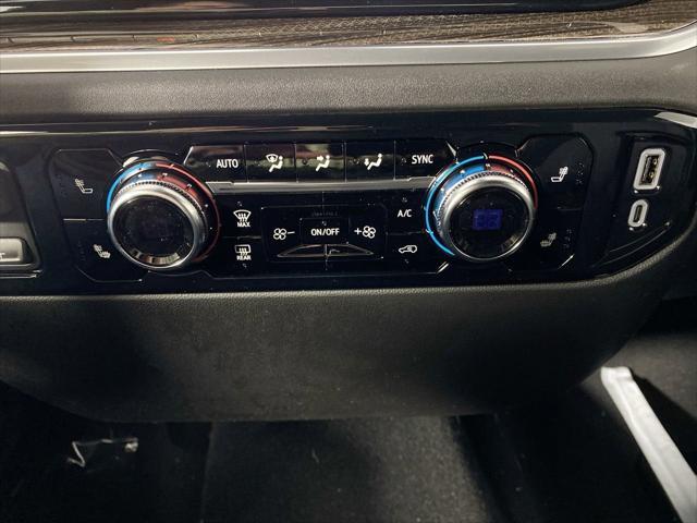 Photo of 2025 Summit White GMC Sierra 1500