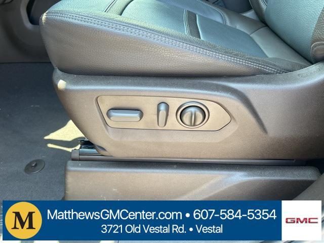 Photo of 2022 Summit White GMC Sierra 2500