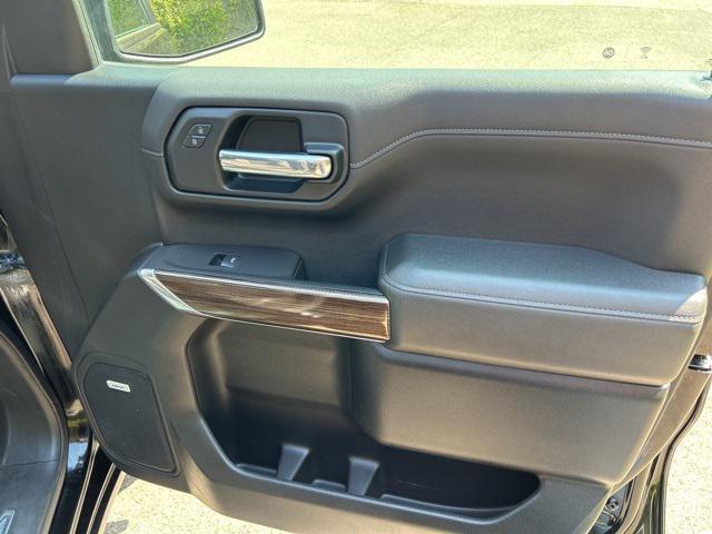 Photo of 2021 Black Chevrolet Silverado 1500