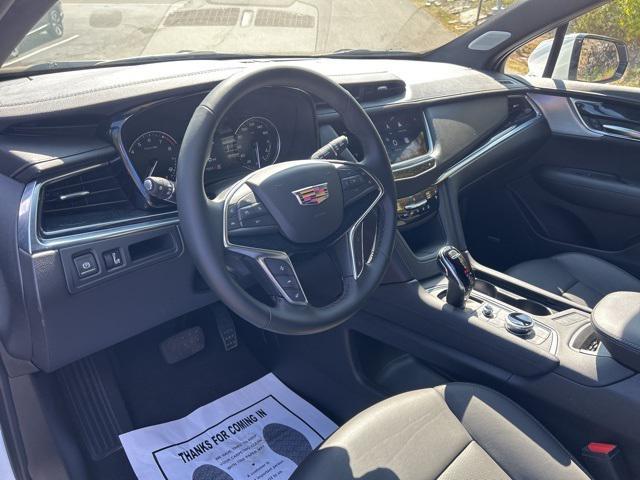Photo of 2025 Crystal White Tricoat Cadillac XT5