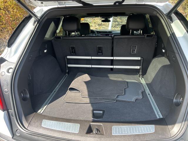 Photo of 2025 Crystal White Tricoat Cadillac XT5