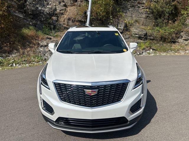 Photo of 2025 Crystal White Tricoat Cadillac XT5