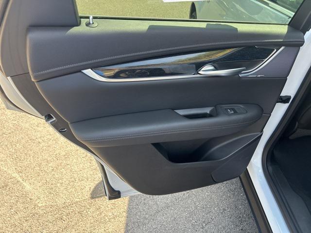 Photo of 2025 Crystal White Tricoat Cadillac XT5