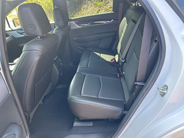 Photo of 2025 Crystal White Tricoat Cadillac XT5