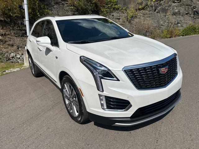 Photo of 2025 Crystal White Tricoat Cadillac XT5