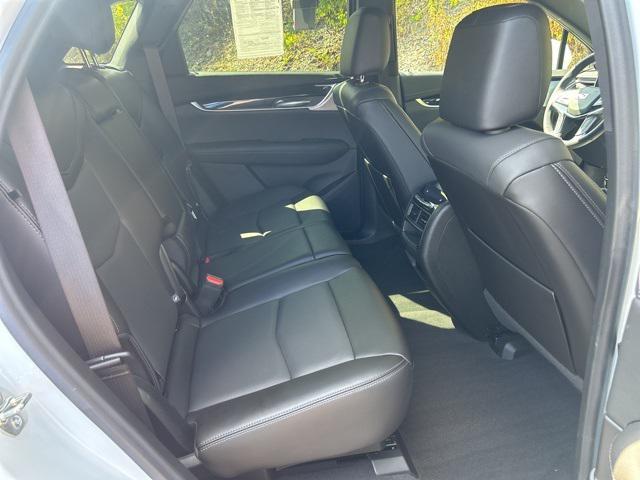 Photo of 2025 Crystal White Tricoat Cadillac XT5