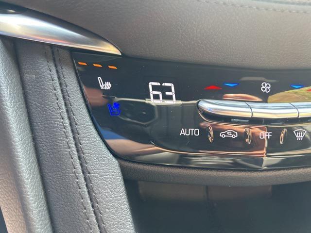 Photo of 2025 Crystal White Tricoat Cadillac XT5