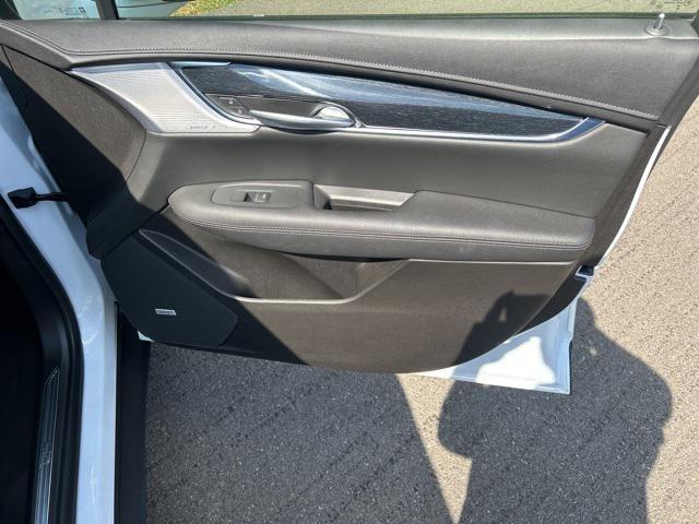 Photo of 2025 Crystal White Tricoat Cadillac XT5