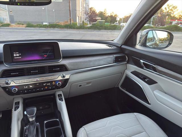 Photo of 2022 Gray Kia Telluride