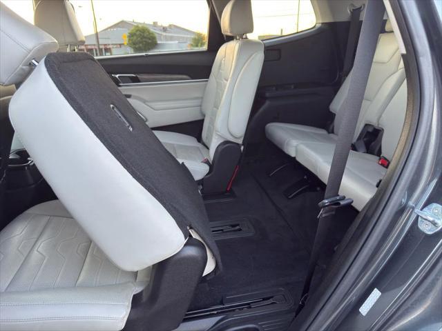 Photo of 2022 Gray Kia Telluride
