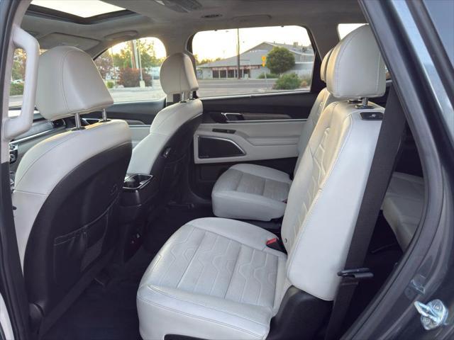 Photo of 2022 Gray Kia Telluride