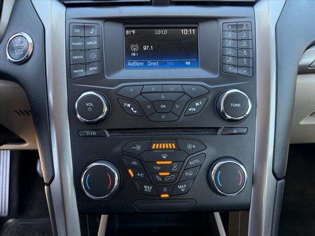 Photo of 2017 White Ford Fusion Hybrid