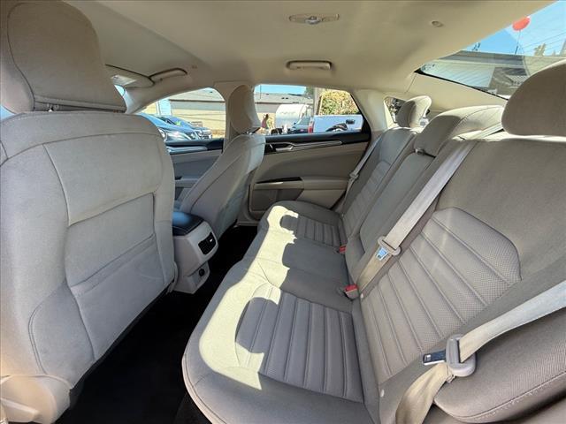 Photo of 2017 White Ford Fusion Hybrid