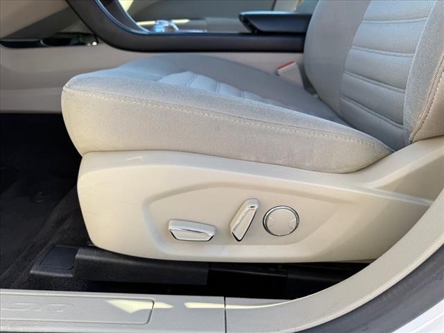 Photo of 2017 White Ford Fusion Hybrid