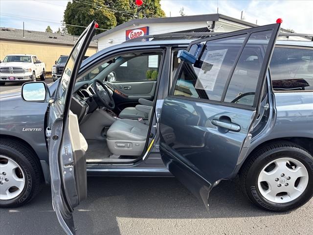 Photo of 2005 Bluestone Metallic Toyota Highlander