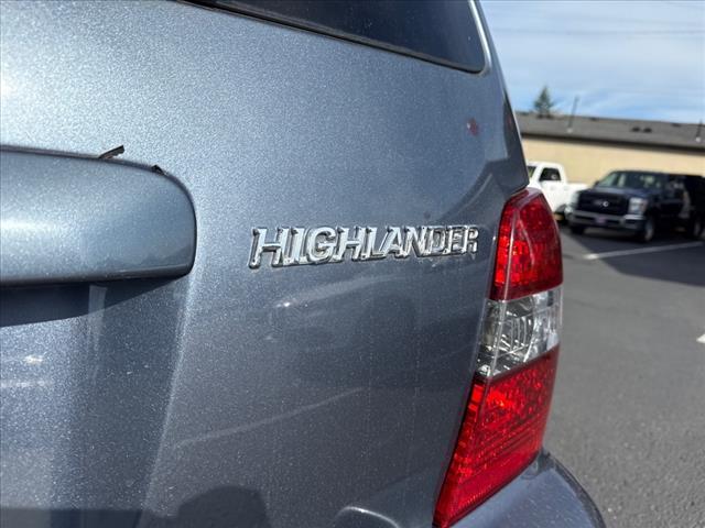 Photo of 2005 Bluestone Metallic Toyota Highlander