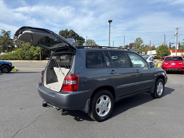 Photo of 2005 Bluestone Metallic Toyota Highlander