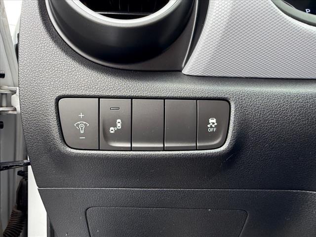 Photo of 2018 Chalk White Hyundai KONA