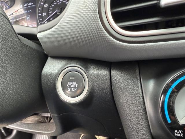 Photo of 2018 Chalk White Hyundai KONA