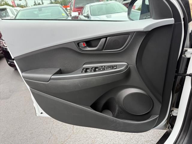 Photo of 2018 Chalk White Hyundai KONA