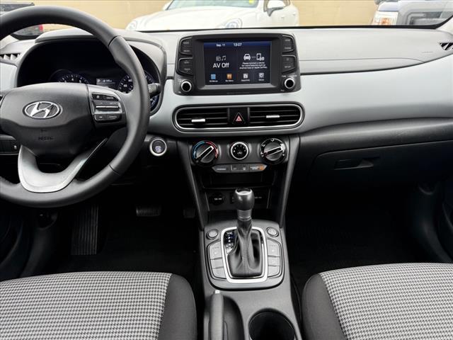 Photo of 2018 Chalk White Hyundai KONA