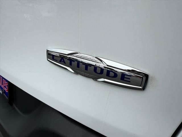 Photo of 2018 Bright White Clearcoat Jeep Cherokee