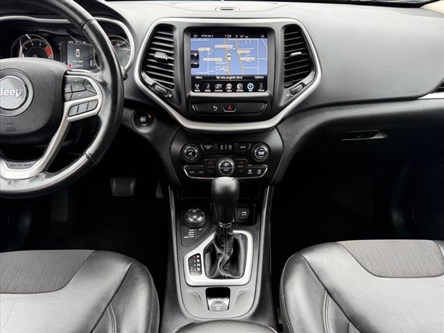 Photo of 2018 Bright White Clearcoat Jeep Cherokee