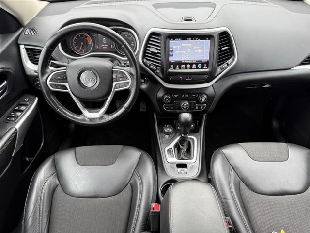 Photo of 2018 Bright White Clearcoat Jeep Cherokee
