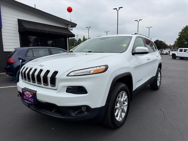 Photo of 2018 Bright White Clearcoat Jeep Cherokee