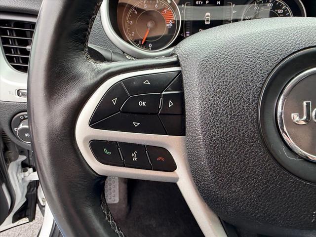 Photo of 2018 Bright White Clearcoat Jeep Cherokee