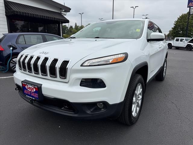Photo of 2018 Bright White Clearcoat Jeep Cherokee