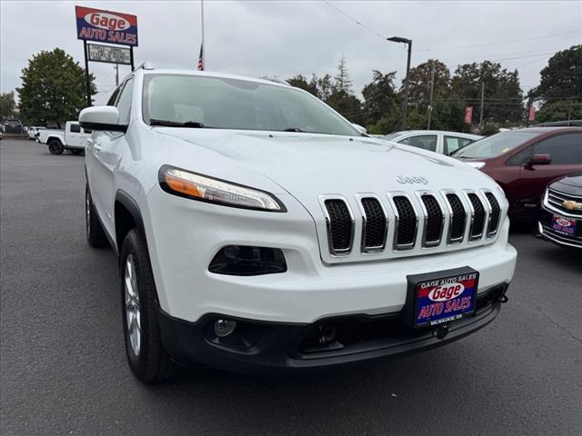 Photo of 2018 Bright White Clearcoat Jeep Cherokee