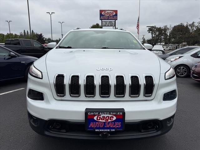 Photo of 2018 Bright White Clearcoat Jeep Cherokee