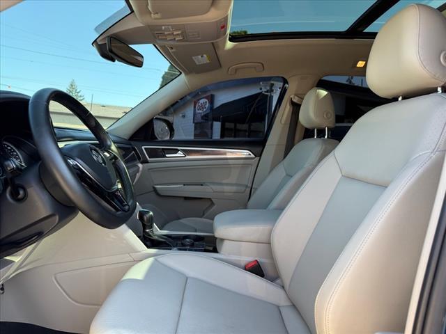 Photo of 2018 Tourmaline Blue Metallic Volkswagen Atlas