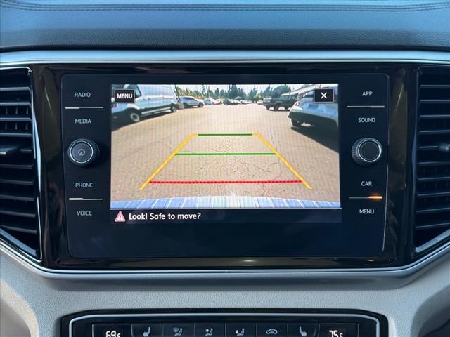 Photo of 2018 Tourmaline Blue Metallic Volkswagen Atlas