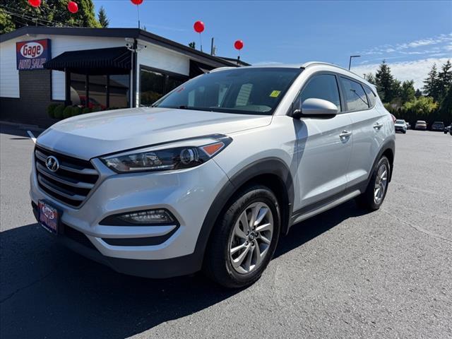 Photo of 2017 Molten Silver Hyundai TUCSON