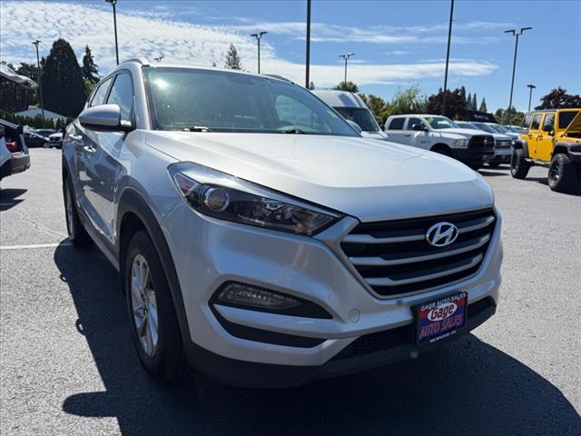 Photo of 2017 Molten Silver Hyundai TUCSON