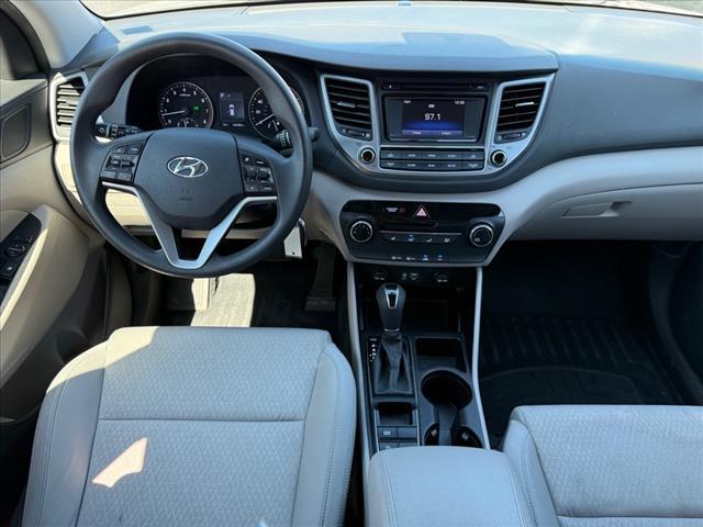 Photo of 2017 Molten Silver Hyundai TUCSON