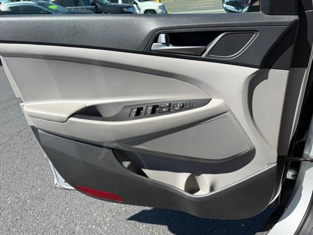 Photo of 2017 Molten Silver Hyundai TUCSON