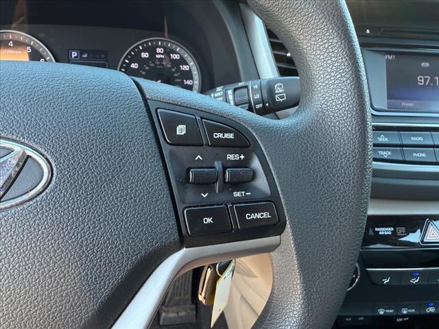 Photo of 2017 Molten Silver Hyundai TUCSON